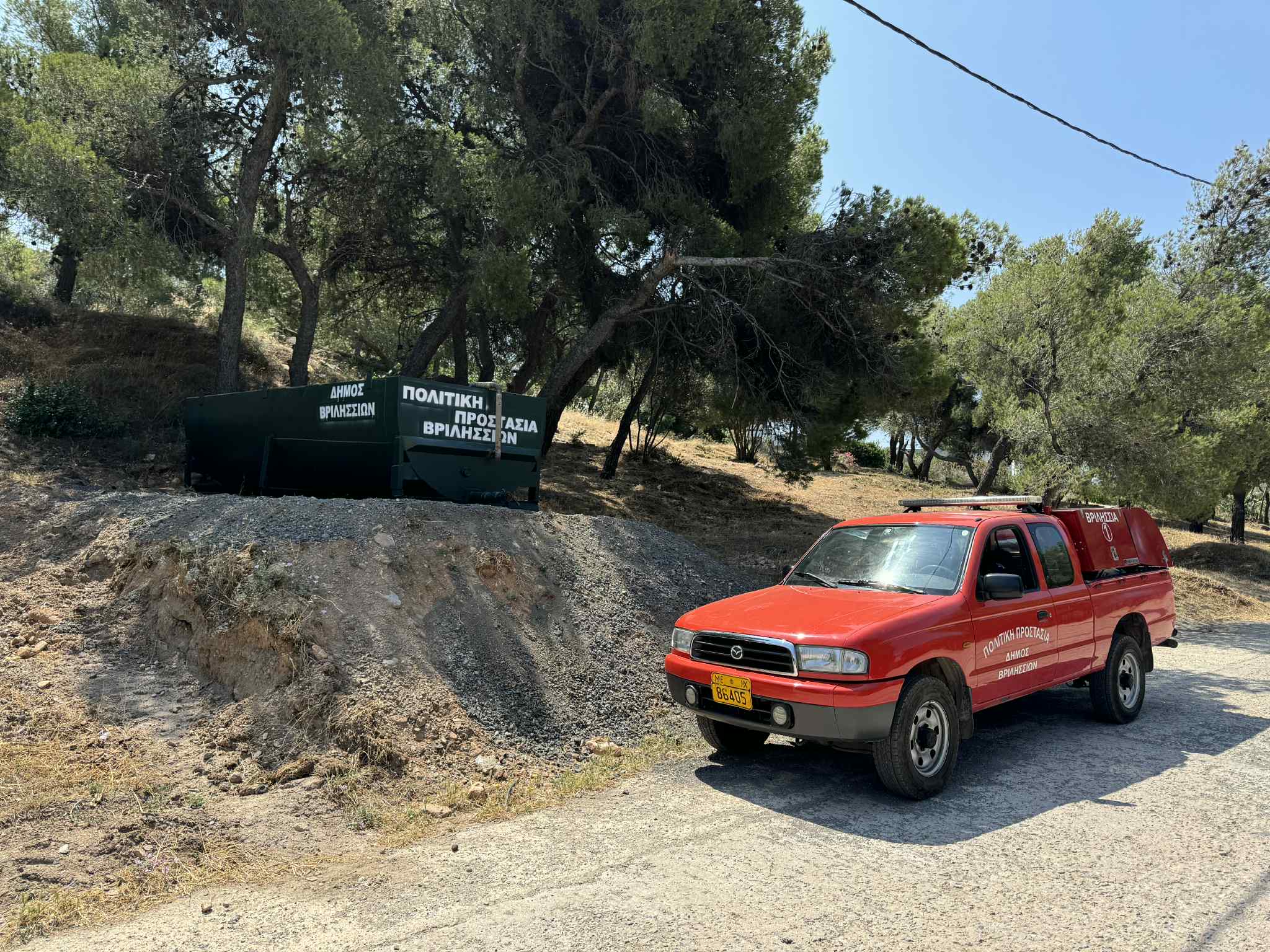 Τρεις νέες δεξαμενές πυρόσβεσης τοποθετήθηκαν περιμετρικά του δάσους Αγ. Θεοκλήτου στα Άνω Βριλήσσια