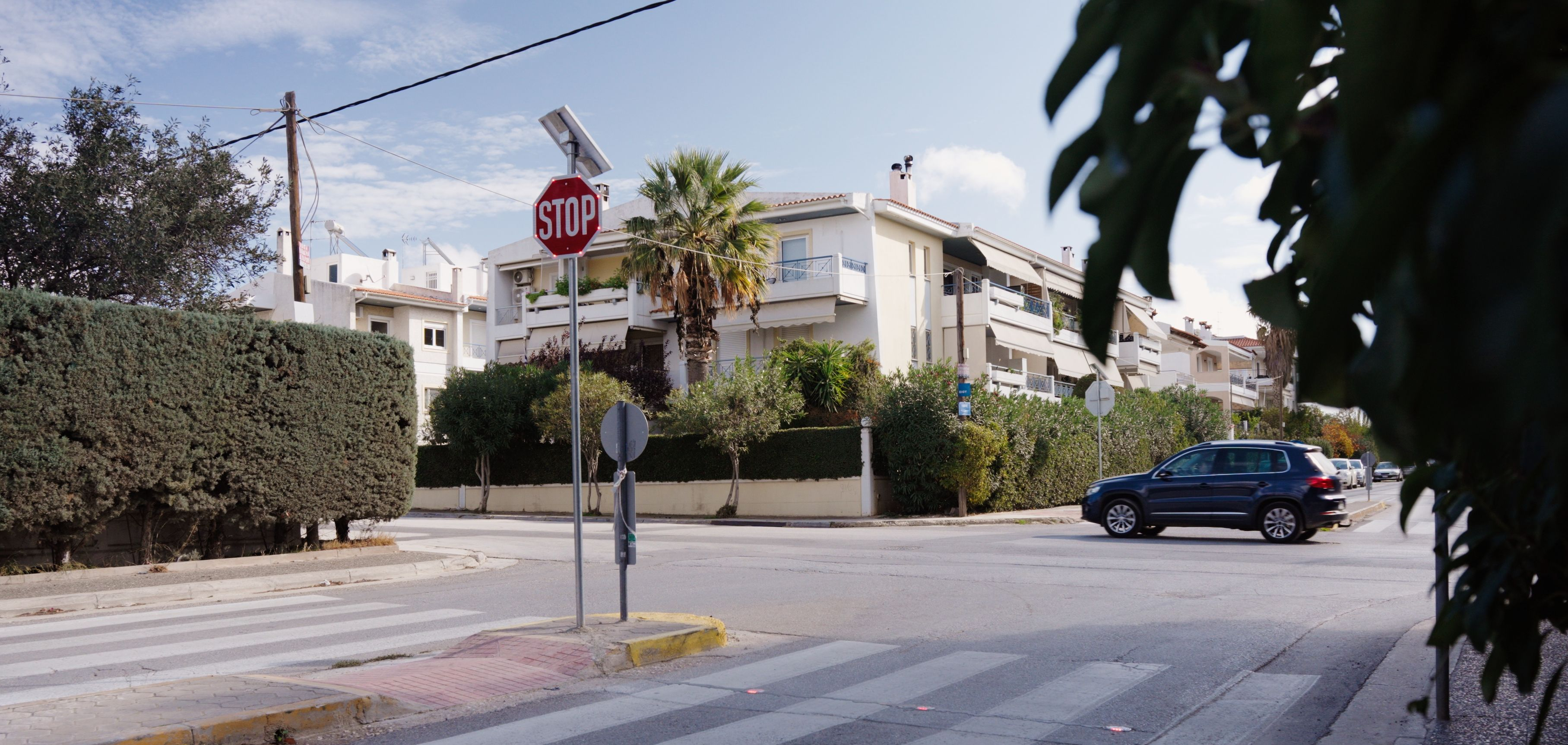 Νέα παλλόμενα ηλιακά STOP και ανακλαστήρες οδοστρώματος σε επικίνδυνες διασταυρώσεις των Βριλησσίων