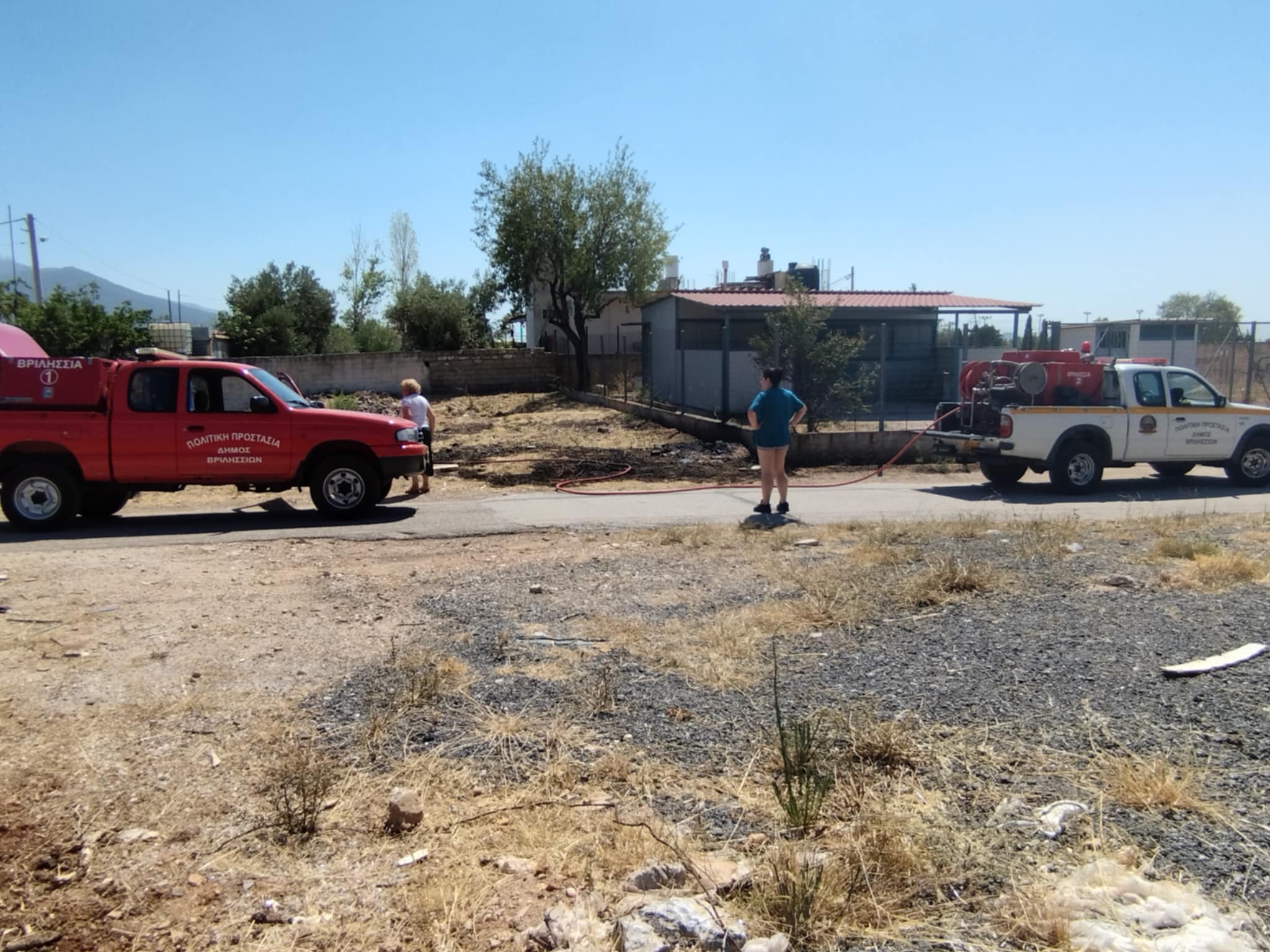 Άμεση επέμβαση της Πολιτικής Προστασίας του Δήμου Βριλησσίων σε πυρκαγιά κοντά στο κοιμητήριο Χαλανδρίου